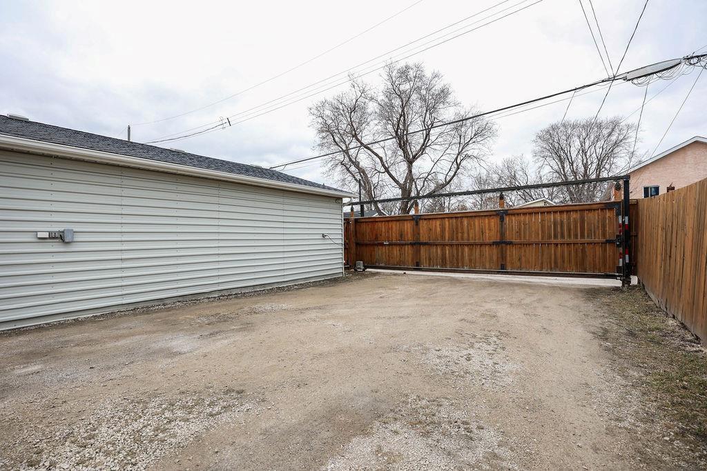 1897 Mcdermot Avenue, Winnipeg, Manitoba  R2R 0A5 - Photo 29 - 202608353