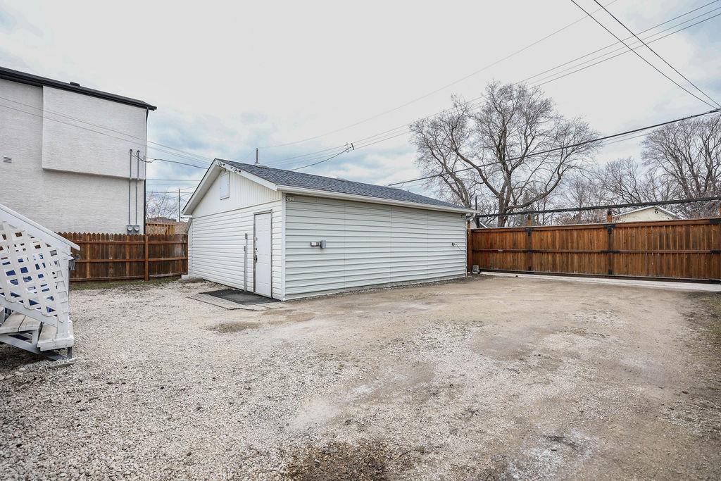 1897 Mcdermot Avenue, Winnipeg, Manitoba  R2R 0A5 - Photo 28 - 202608353