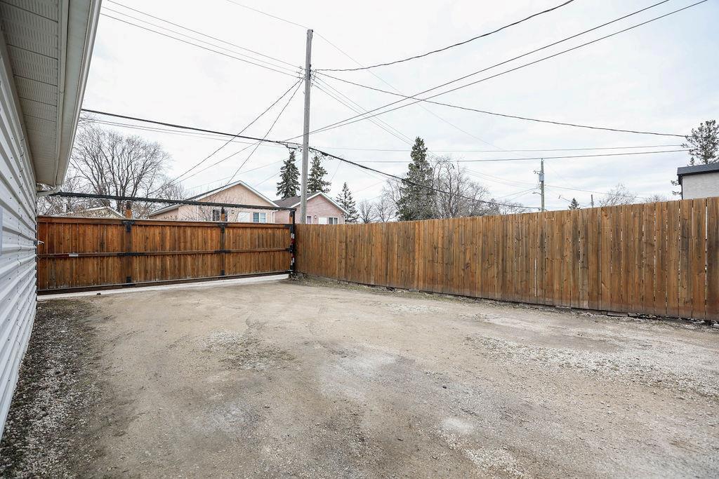 1897 Mcdermot Avenue, Winnipeg, Manitoba  R2R 0A5 - Photo 30 - 202608353