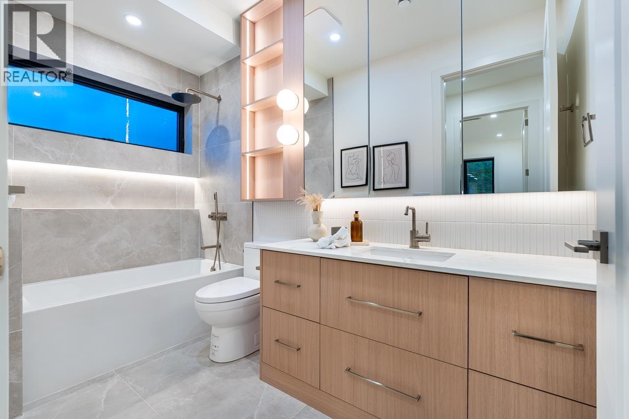 2 3345 W 13th Avenue, Vancouver, British Columbia  V6R 2R8 - Photo 13 - R3117124