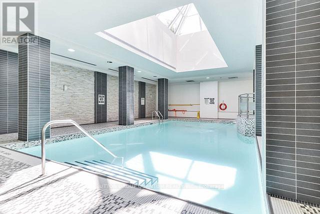 2102 - 310 Burnhamthorpe Road W, Mississauga, Ontario  L5B 4P9 - Photo 8 - W13055812