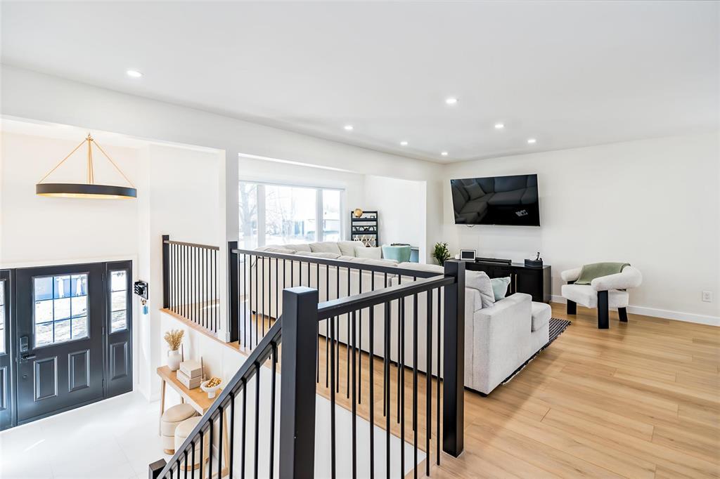 78 Ashern Road, Winnipeg, Manitoba  R2Y 1H2 - Photo 3 - 202608686