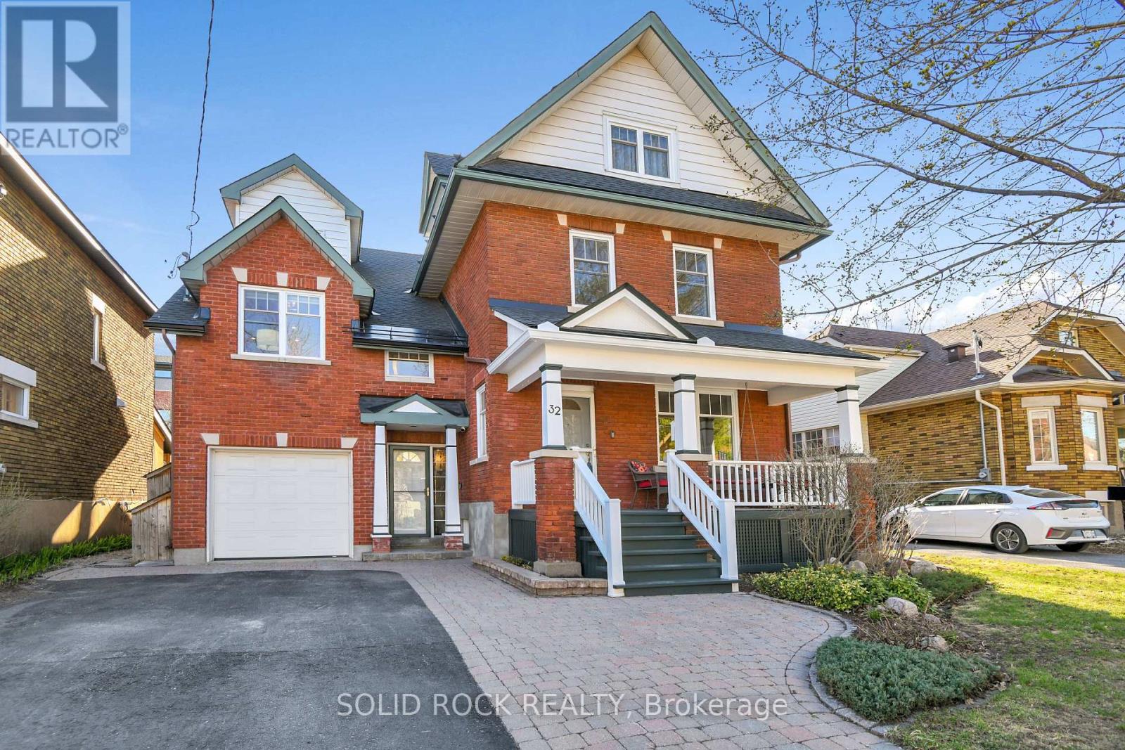 32 CLARENDON AVENUE, Ottawa, Ontario