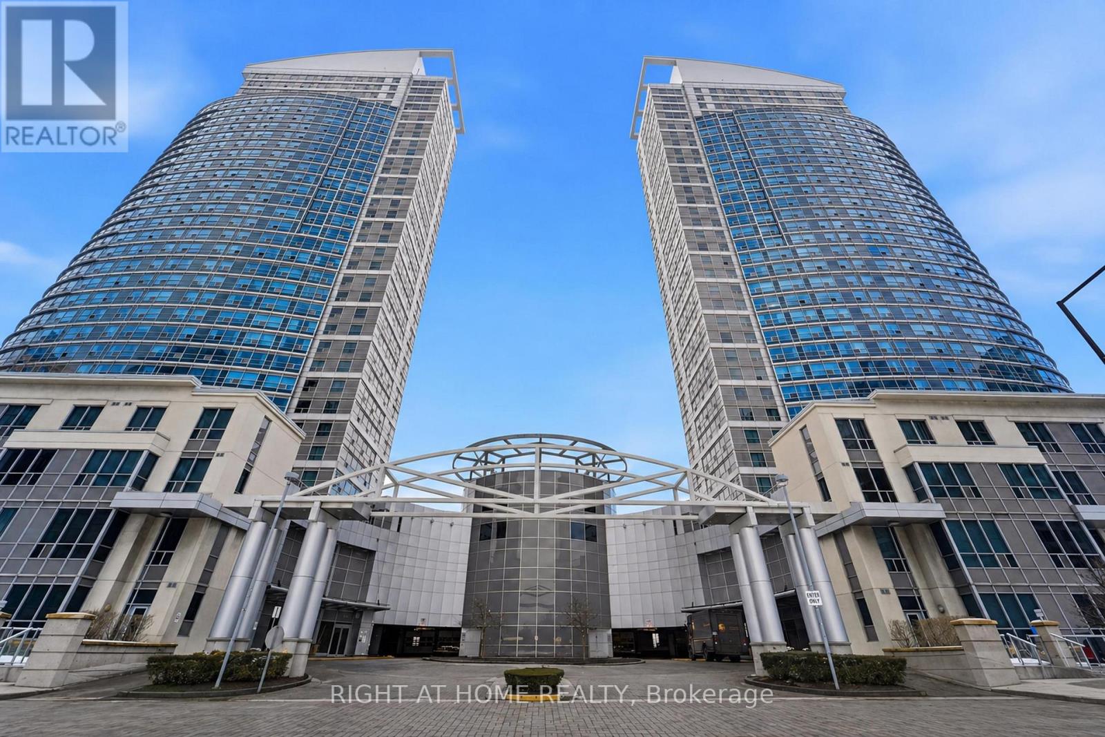 1612 - 38 LEE CENTRE DRIVE, Toronto, Ontario