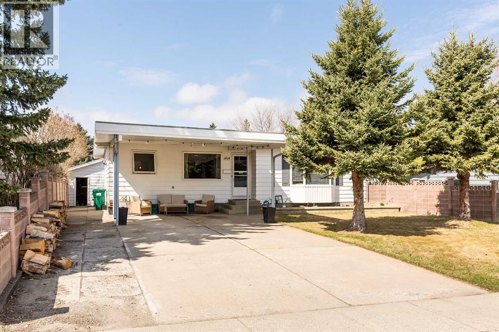 1414 17 Street N, Lethbridge, Alberta  T1H 3E6 - Photo 2 - A2301599