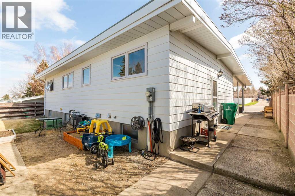 1414 17 Street N, Lethbridge, Alberta  T1H 3E6 - Photo 30 - A2301599
