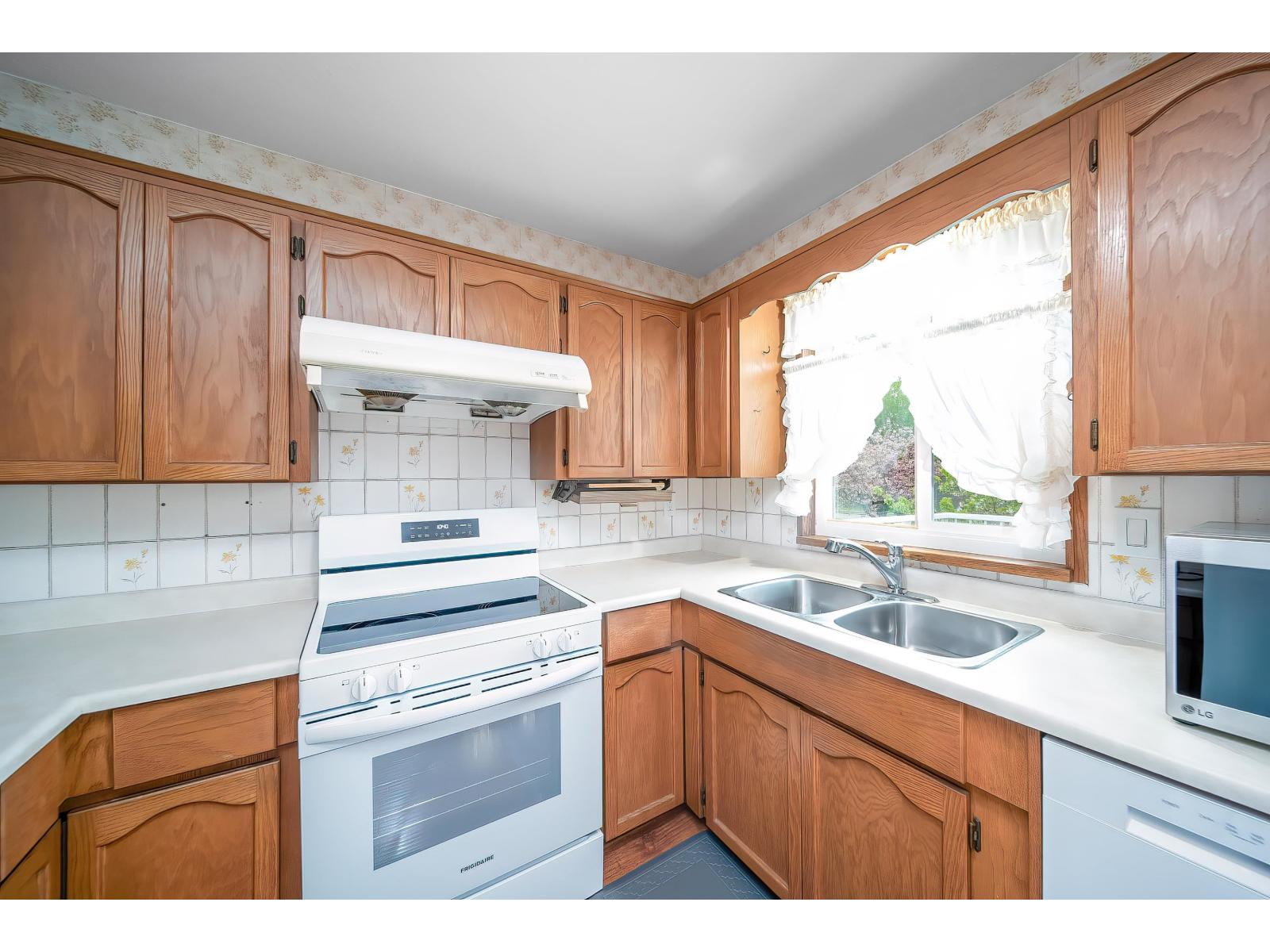 14932 98a Avenue, Surrey, British Columbia  V3R 8H7 - Photo 16 - R3117134