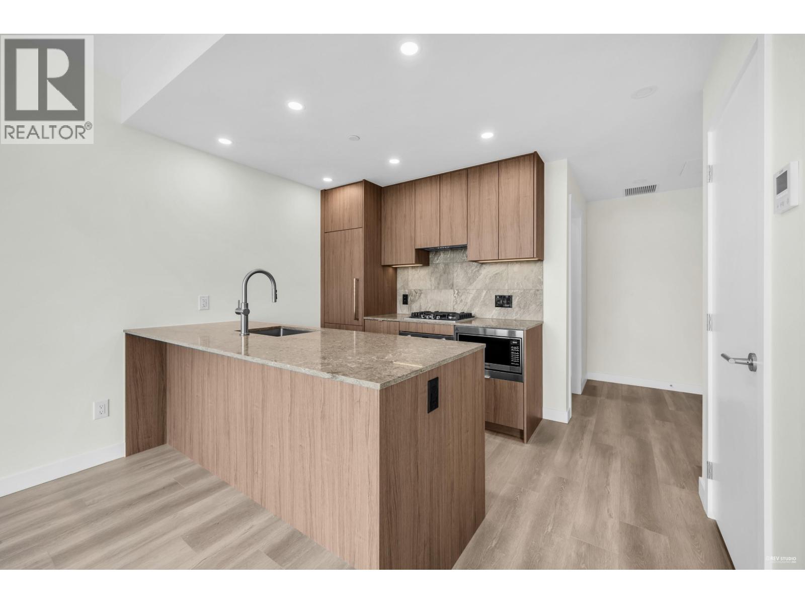 1608 626 Claremont Street, Coquitlam, British Columbia  V3J 0T1 - Photo 3 - R3117176