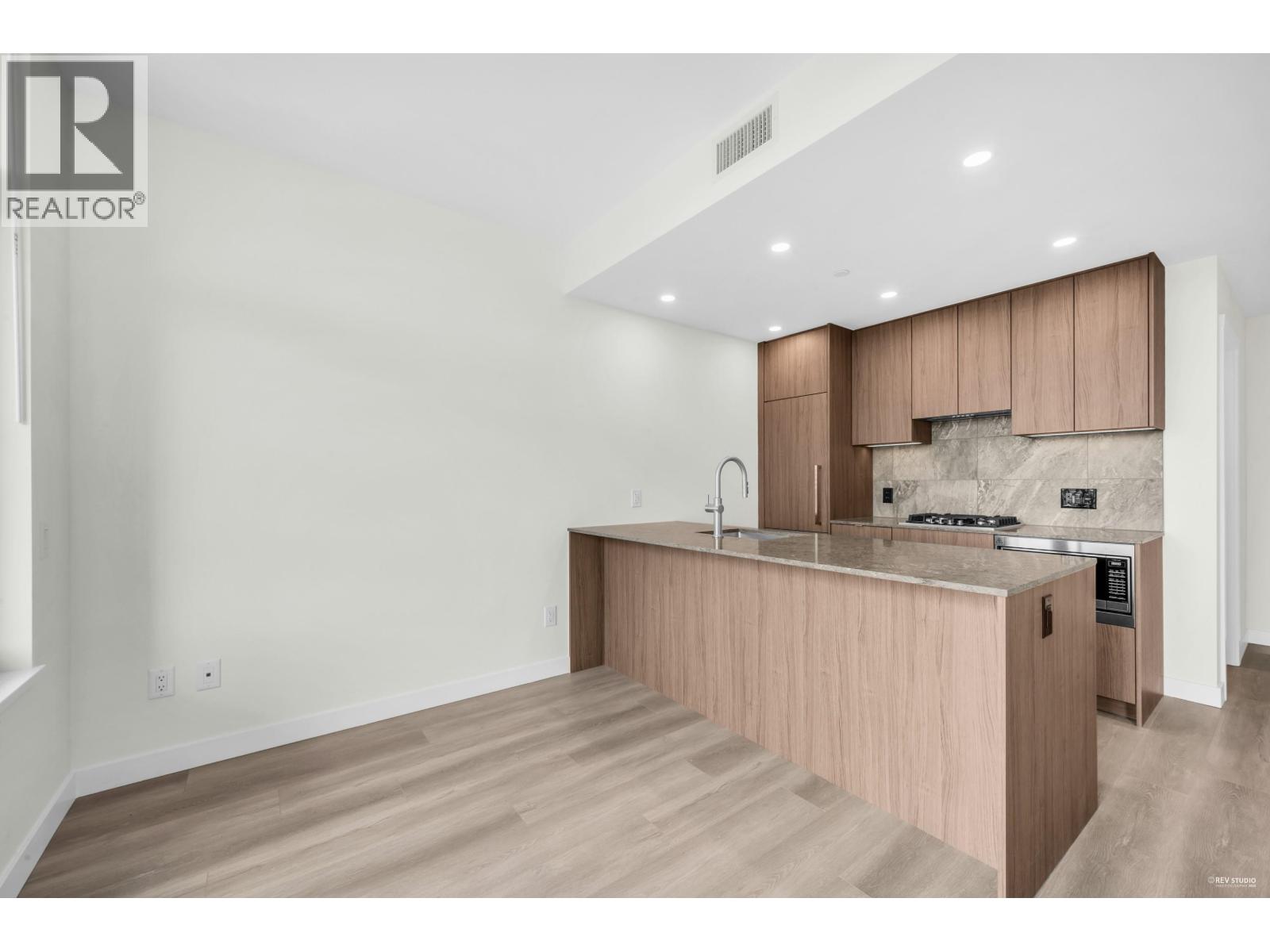 1608 626 Claremont Street, Coquitlam, British Columbia  V3J 0T1 - Photo 9 - R3117176