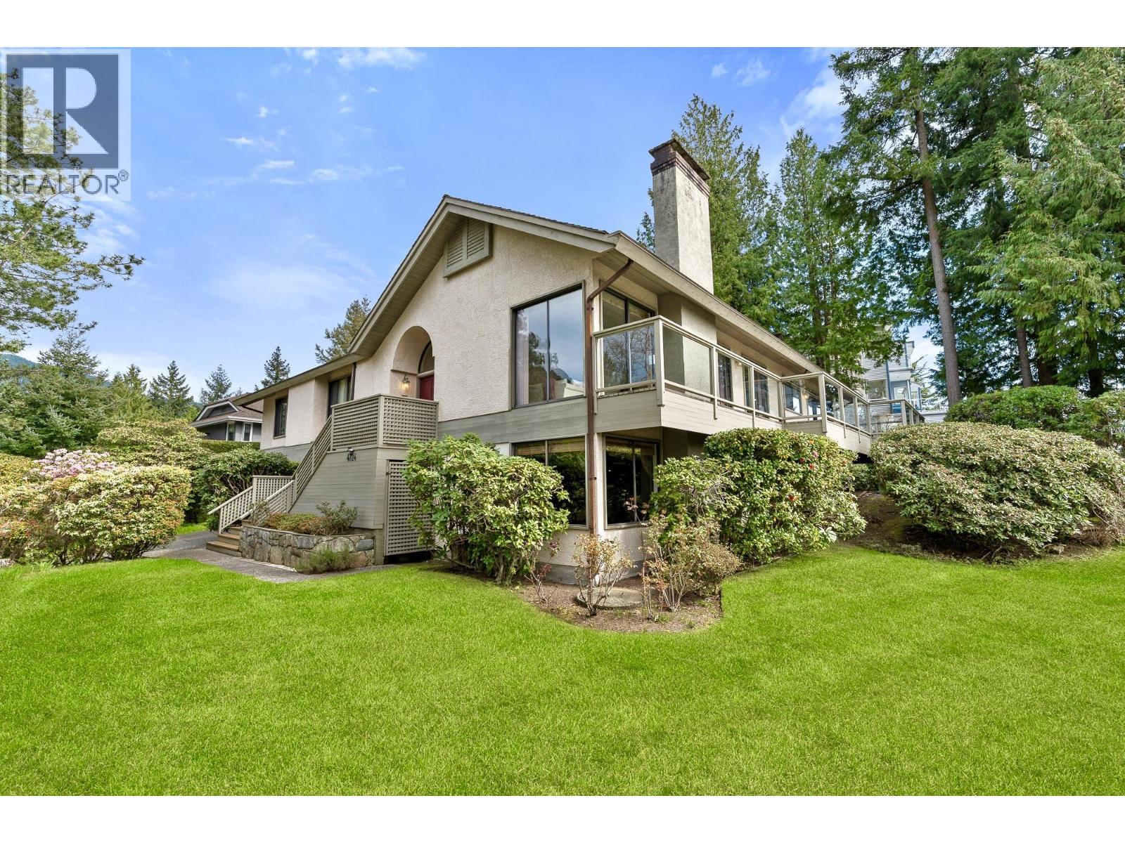 4724 Woodburn Court, West Vancouver, British Columbia  V7S 3B3 - Photo 2 - R3117184