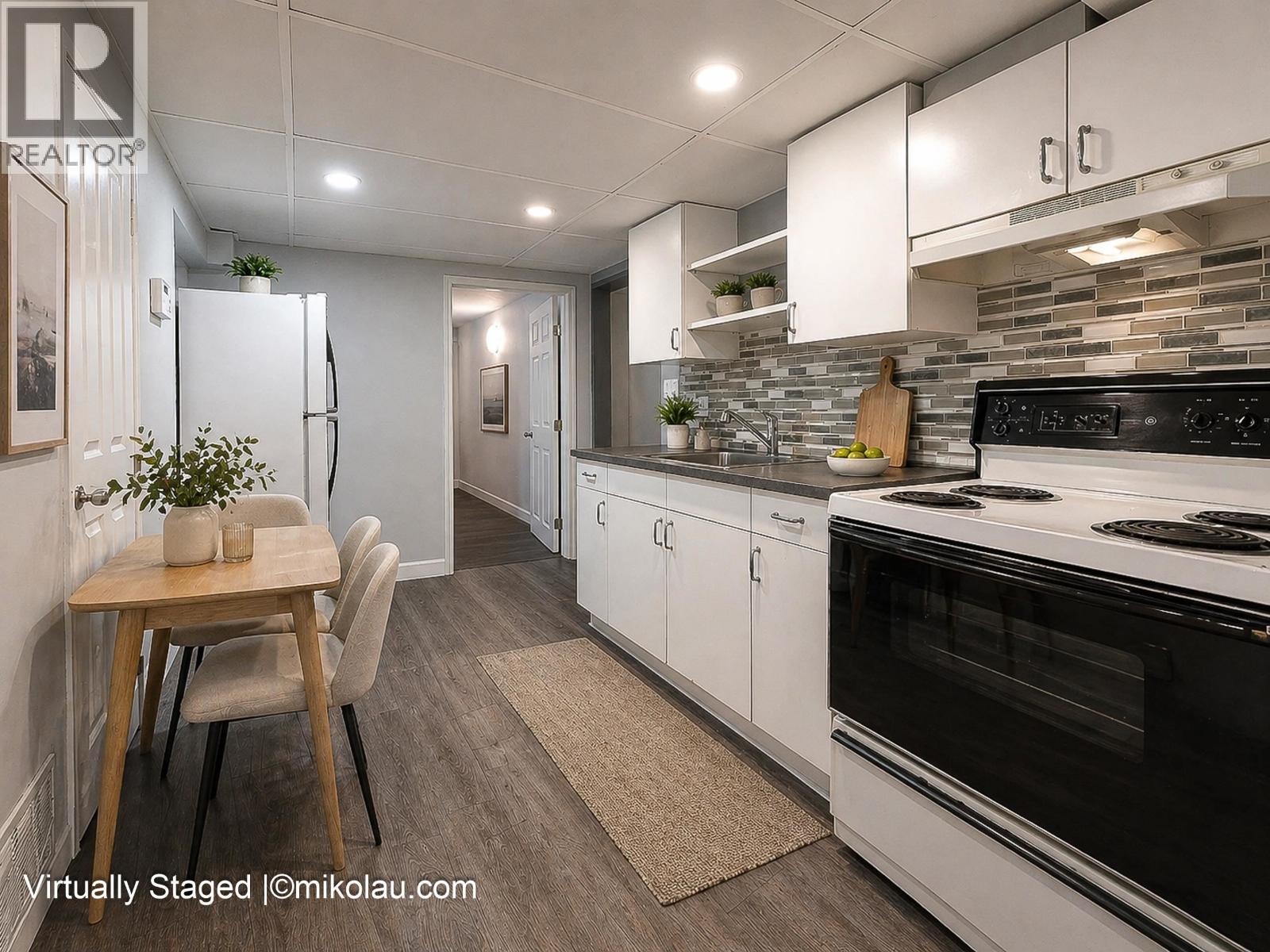 774x Coquitlam Street, Burnaby, British Columbia  V3N 3Z3 - Photo 2 - R3117178