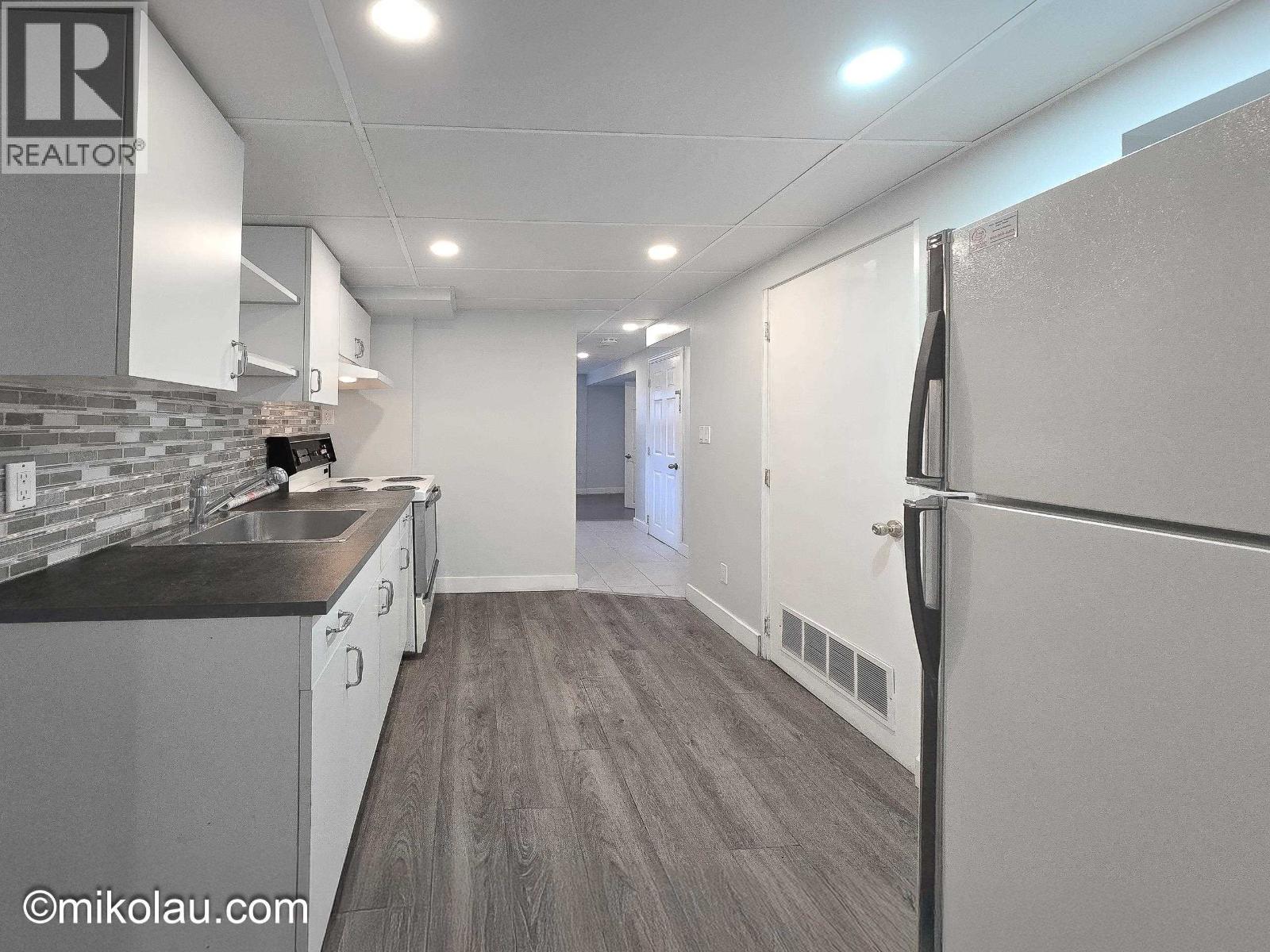 774x Coquitlam Street, Burnaby, British Columbia  V3N 3Z3 - Photo 7 - R3117178