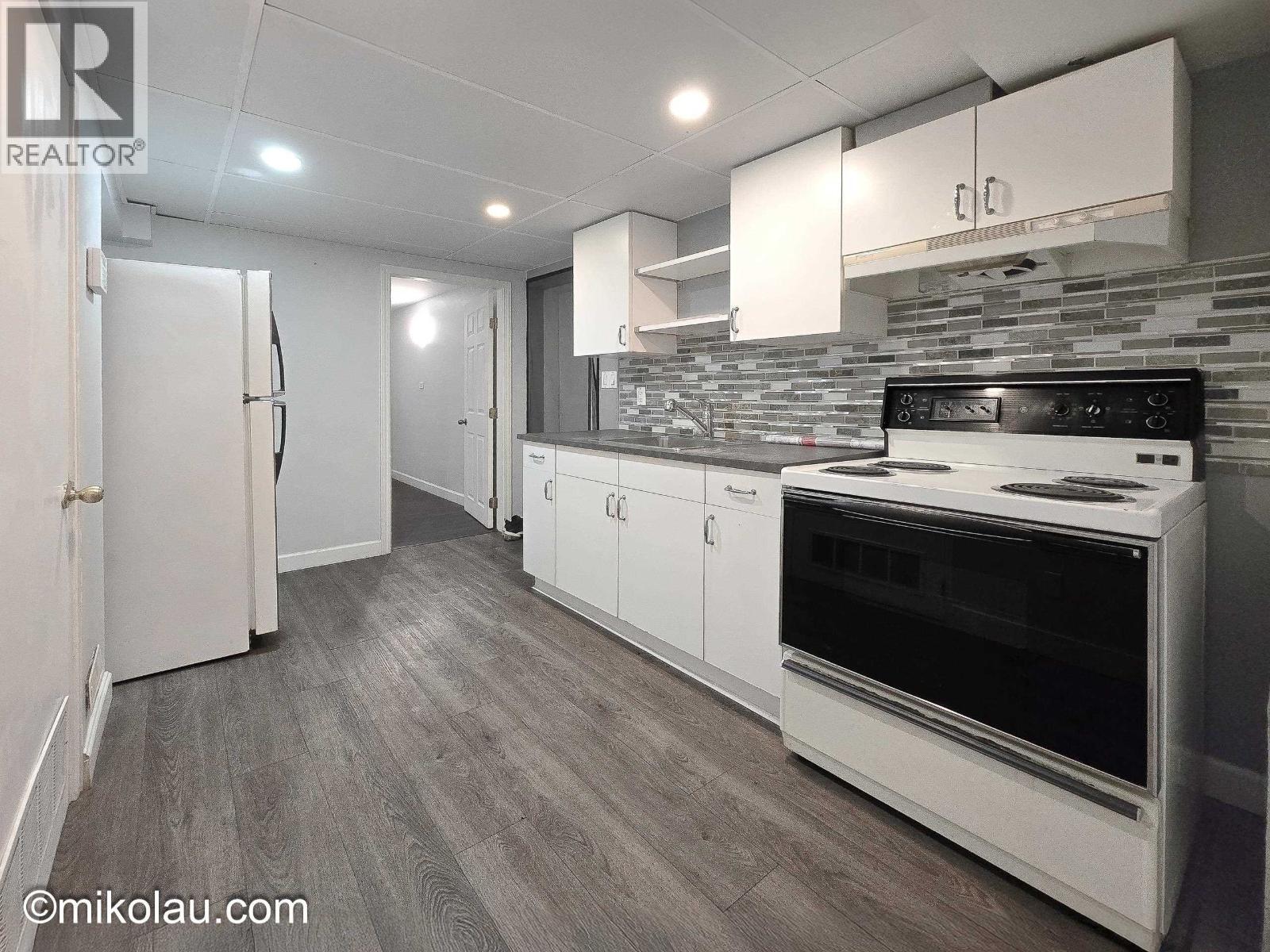 774x Coquitlam Street, Burnaby, British Columbia  V3N 3Z3 - Photo 8 - R3117178