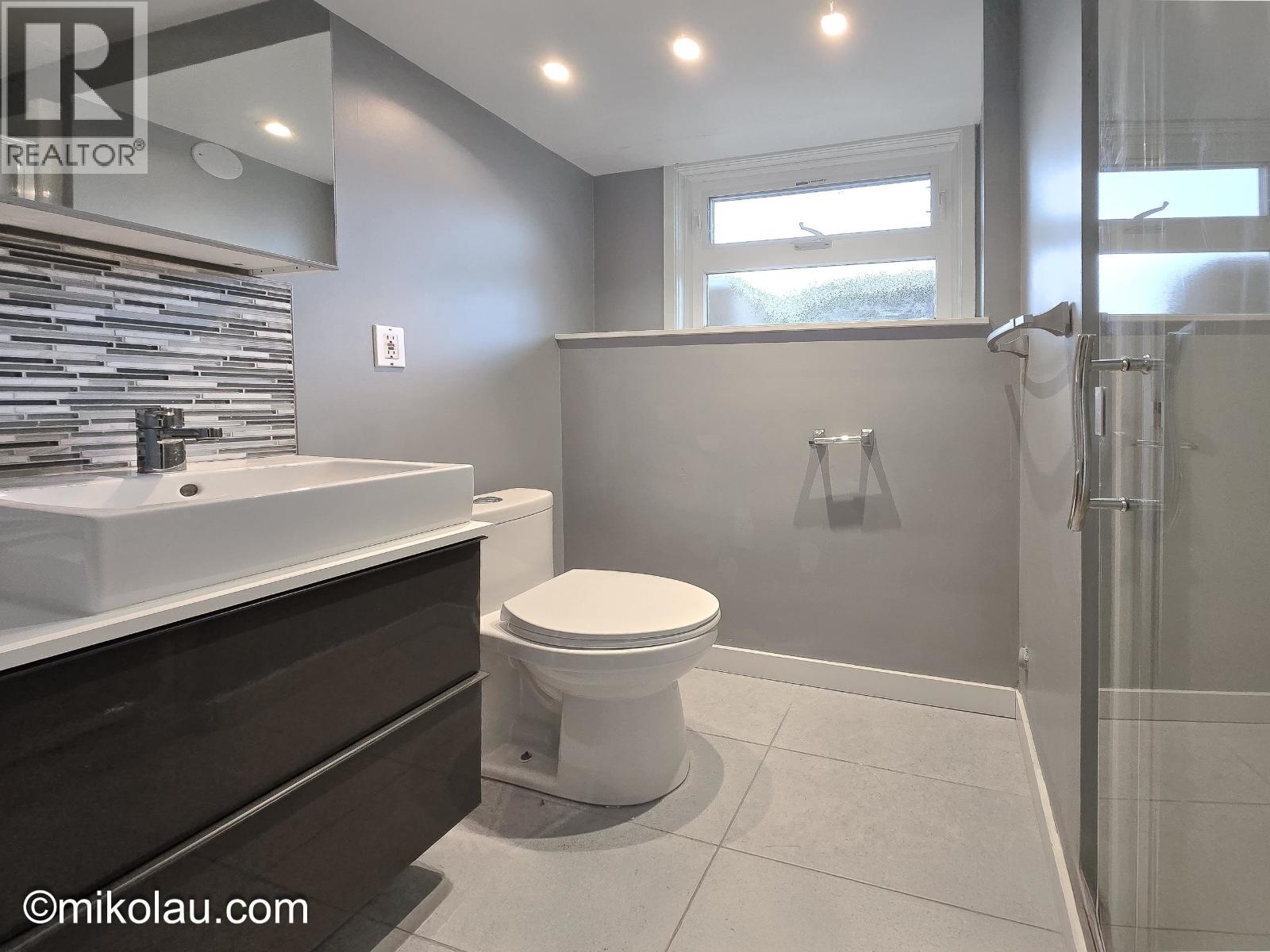 774x Coquitlam Street, Burnaby, British Columbia  V3N 3Z3 - Photo 9 - R3117178