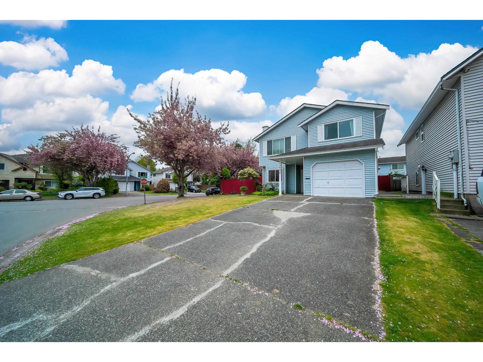 14932 98a Avenue, Surrey, British Columbia  V3R 8H7 - Photo 3 - R3117134