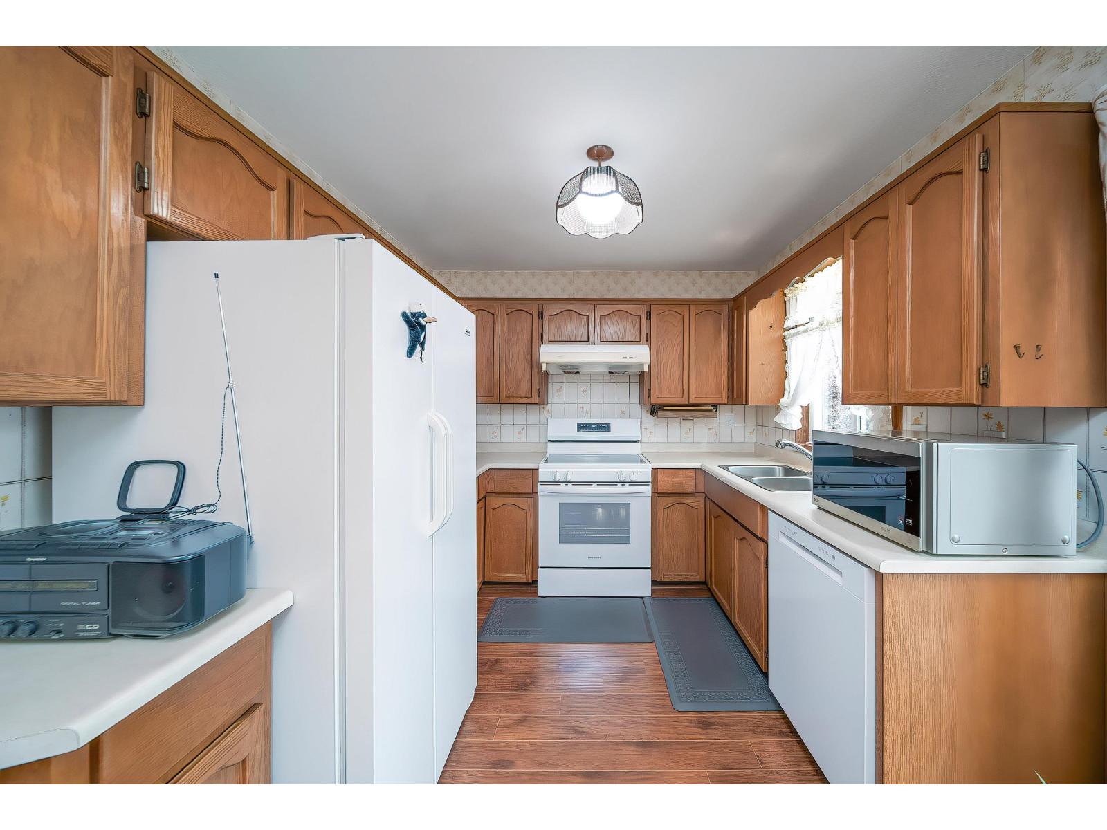 14932 98a Avenue, Surrey, British Columbia  V3R 8H7 - Photo 17 - R3117134