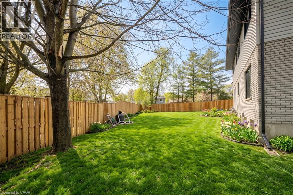 361 Coleridge Place, Waterloo, Ontario  N2L 2V7 - Photo 4 - 40809438