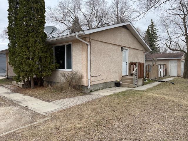 1 Pine Crescent, Steinbach, Manitoba  R5G 0G7 - Photo 1 - 202608608