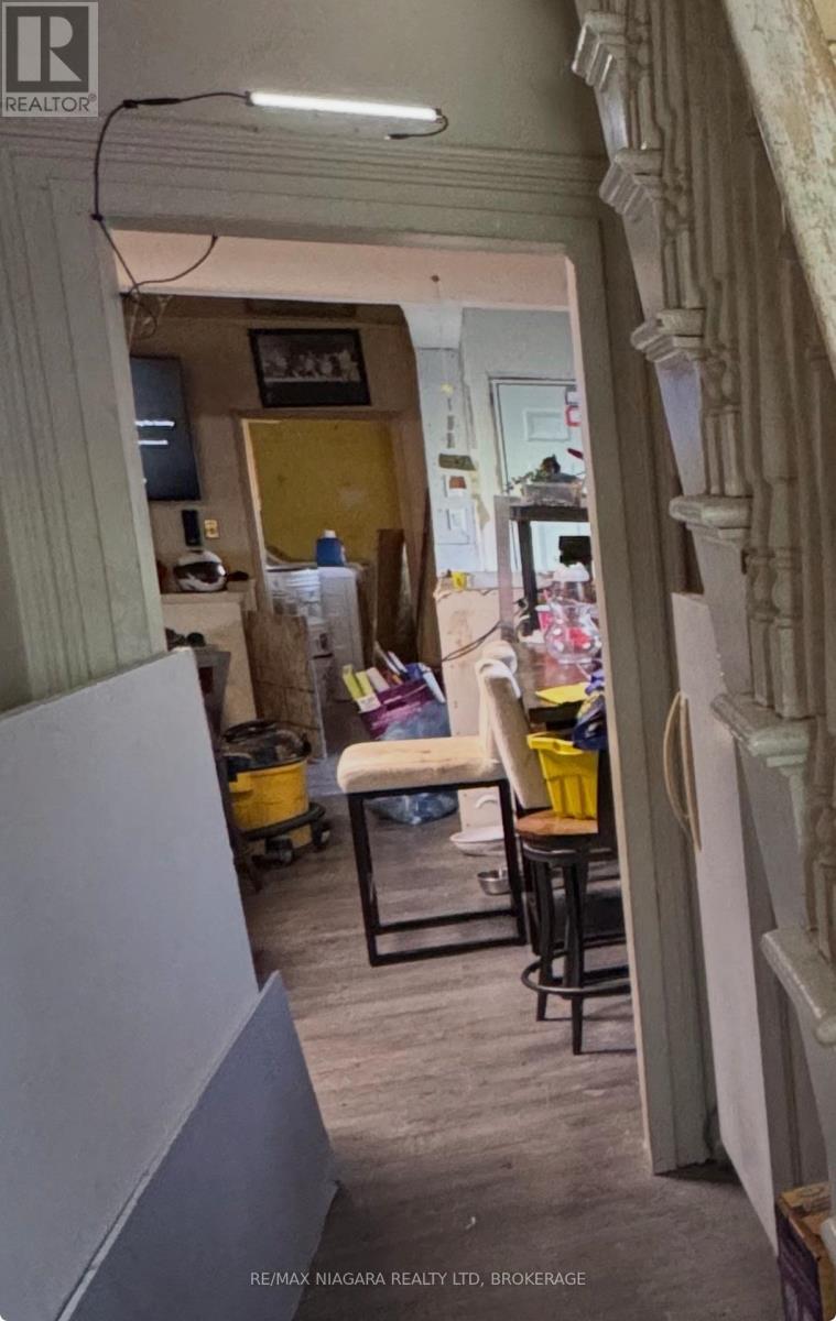 28 Regent Street, Thorold, Ontario  L2V 1T3 - Photo 5 - X13055906