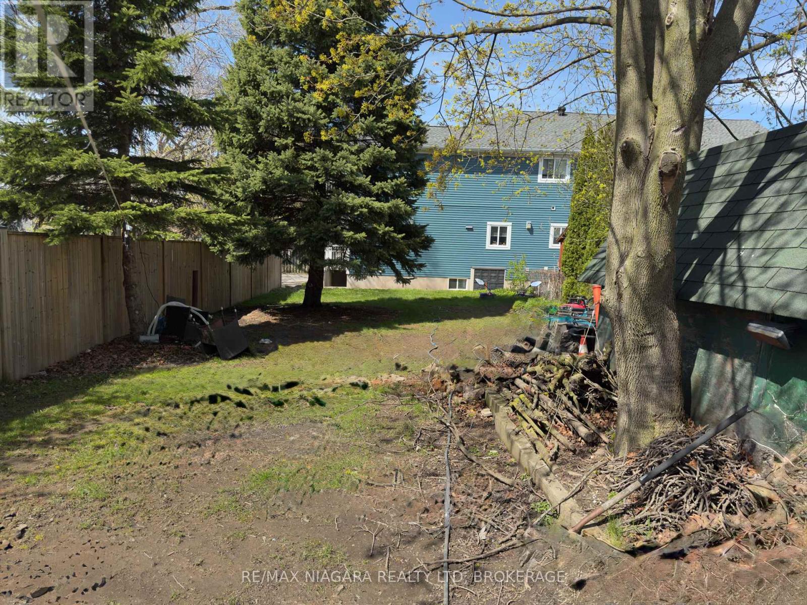 28 Regent Street, Thorold, Ontario  L2V 1T3 - Photo 6 - X13055906