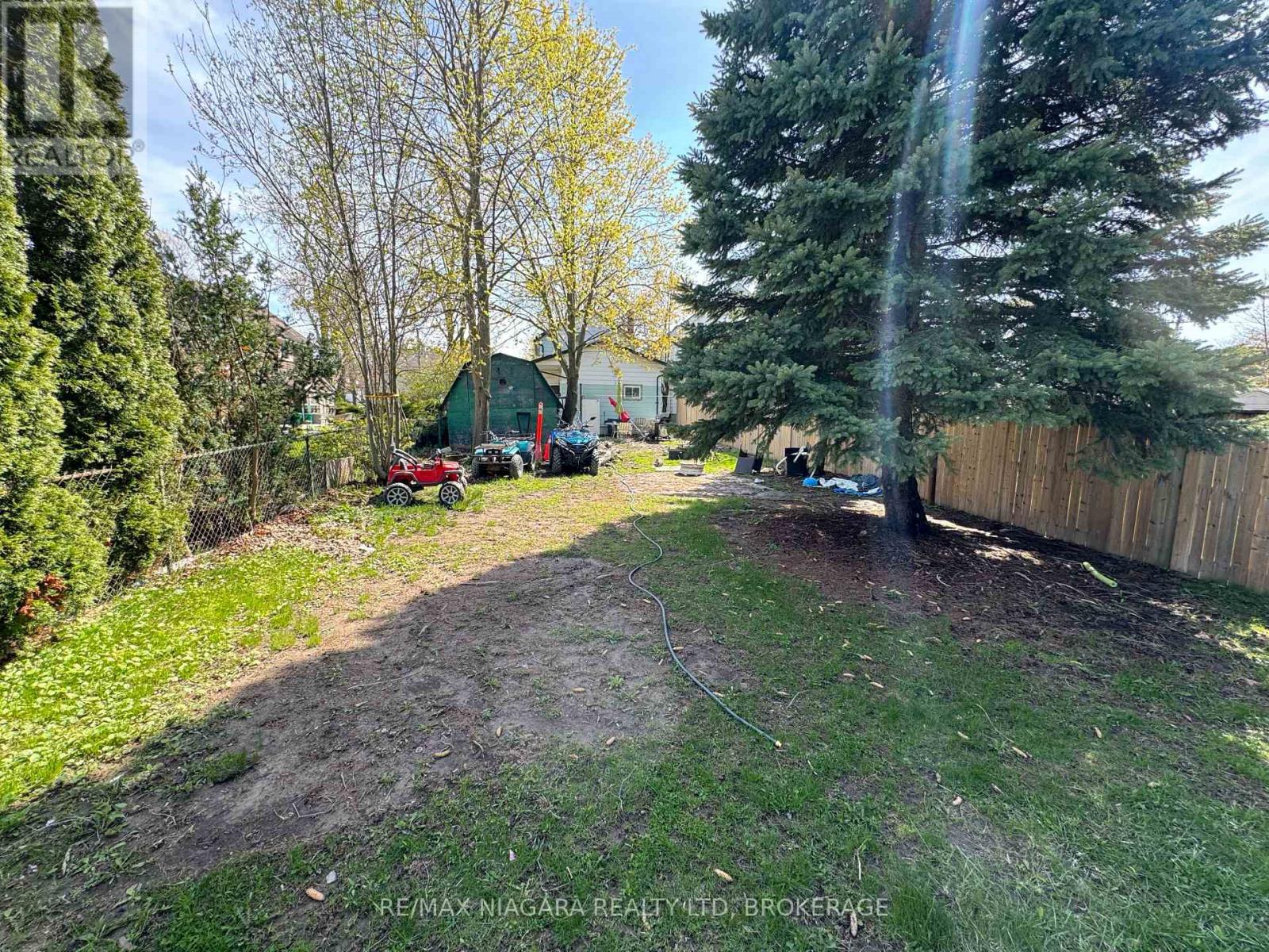 28 Regent Street, Thorold, Ontario  L2V 1T3 - Photo 7 - X13055906