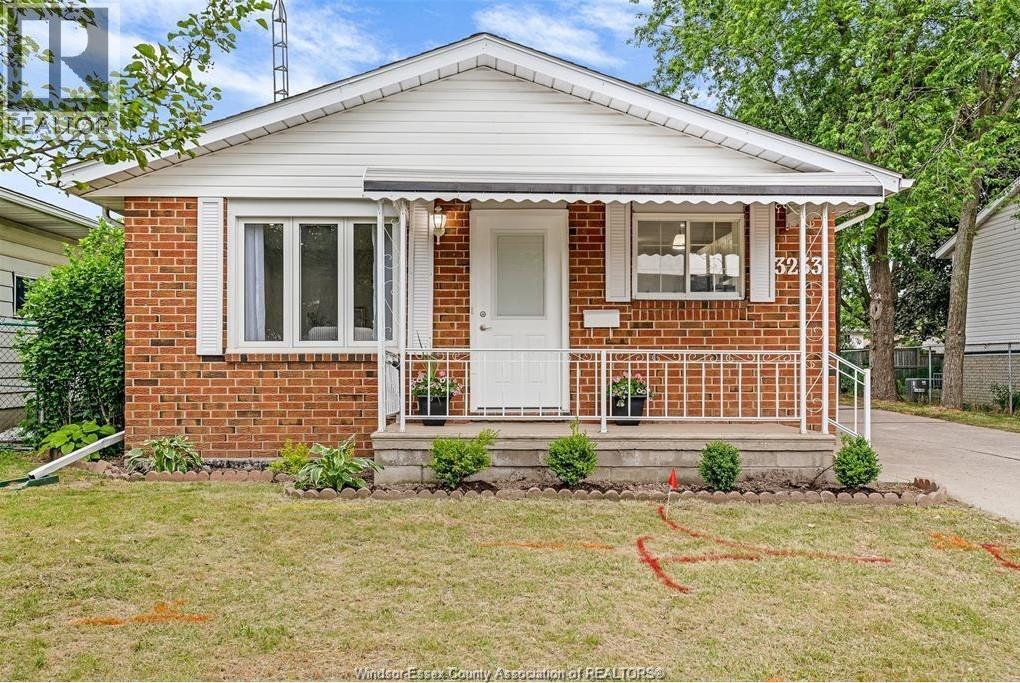 3233 AURORA DRIVE, Windsor, Ontario