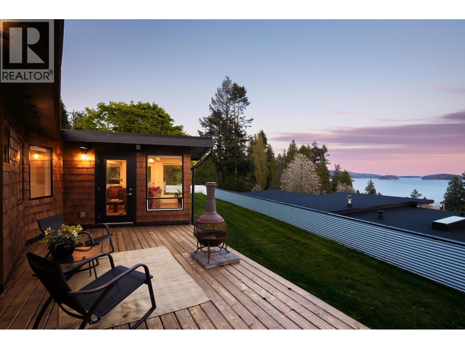 127 MAHAN ROAD, Gibsons, British Columbia