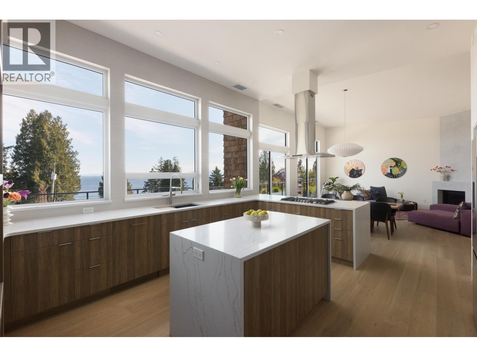 980 Gower Point Road, Gibsons, British Columbia  V0N 1V3 - Photo 2 - R3117142