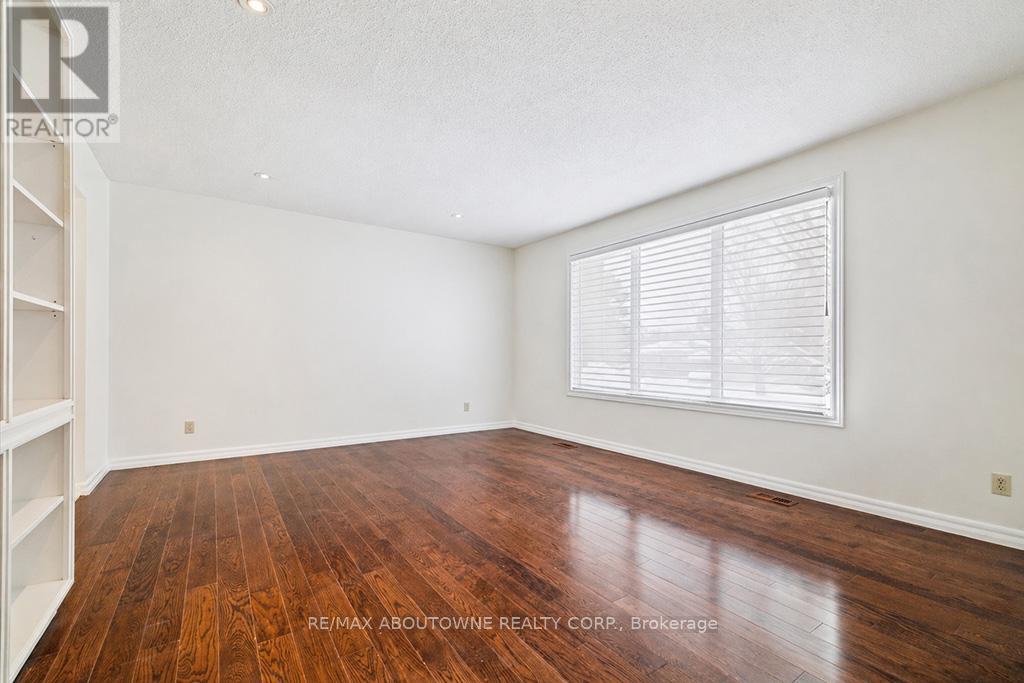 25 Bannisdale Way, Hamilton, Ontario  L0R 1H2 - Photo 7 - X12969710