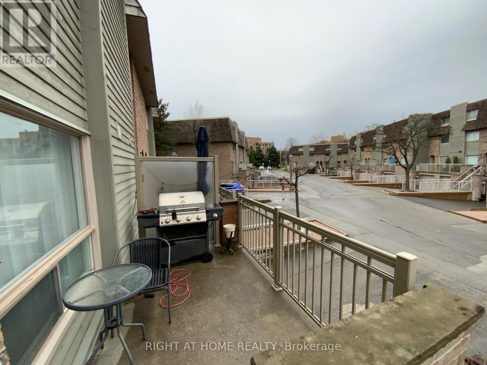 94 Dutch Myrtle Way, Toronto, Ontario  M3B 3K8 - Photo 37 - C12828602