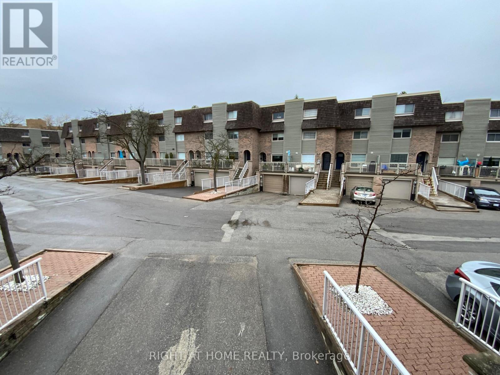 94 Dutch Myrtle Way, Toronto, Ontario  M3B 3K8 - Photo 40 - C12828602