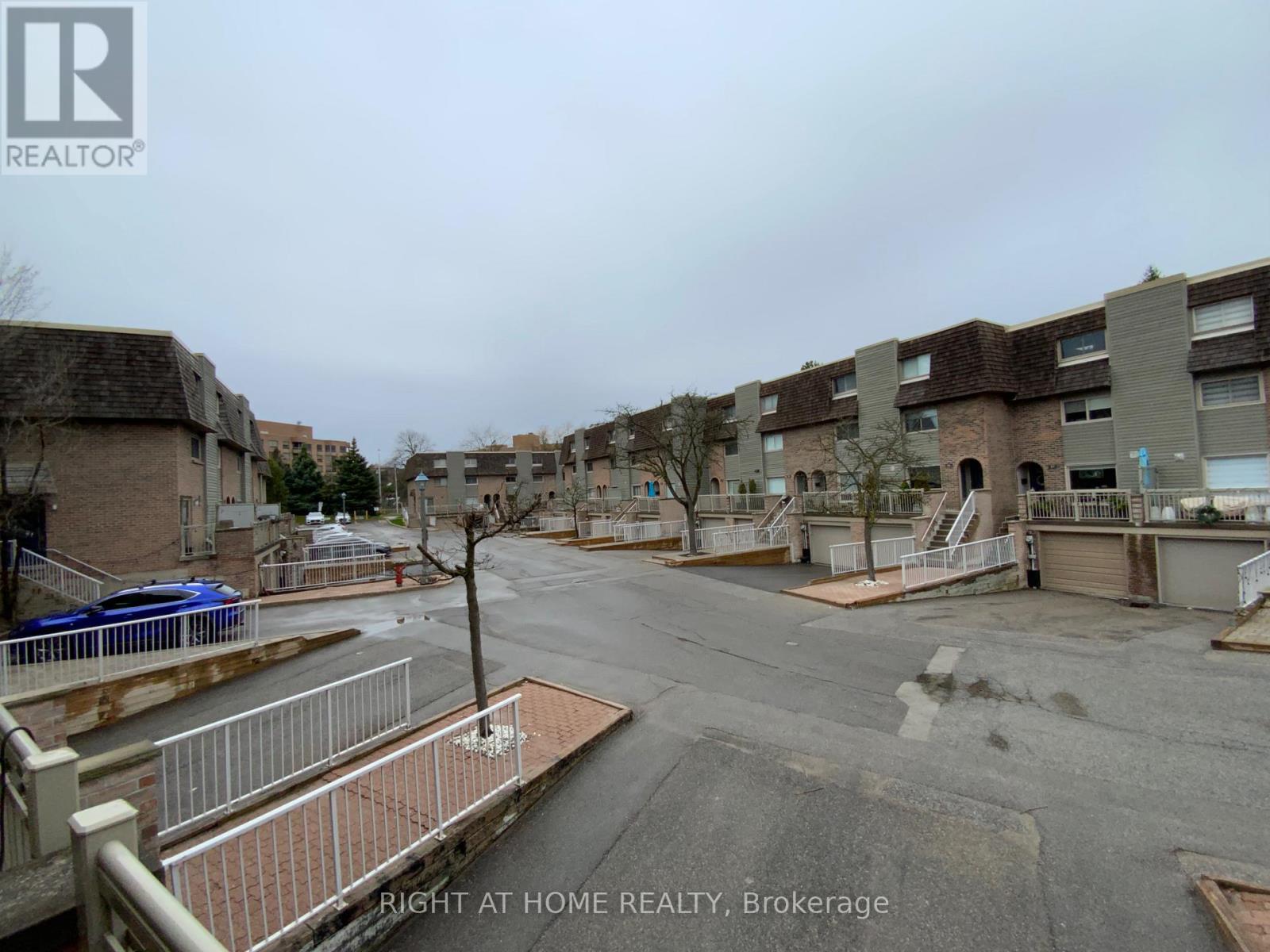 94 Dutch Myrtle Way, Toronto, Ontario  M3B 3K8 - Photo 41 - C12828602