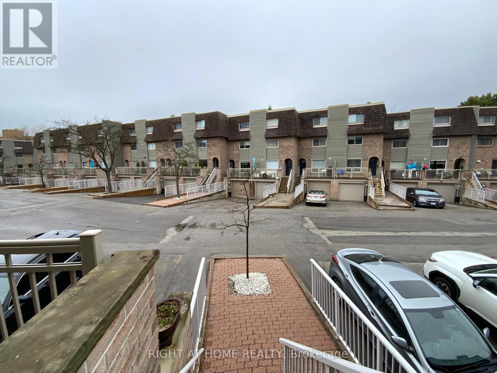 94 Dutch Myrtle Way, Toronto, Ontario  M3B 3K8 - Photo 34 - C12828602