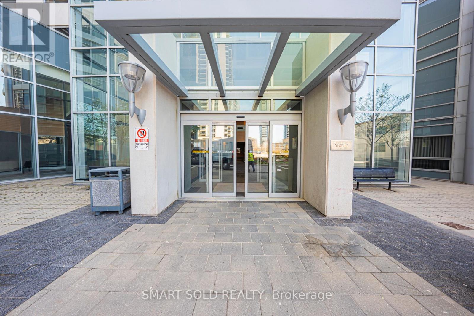 822 - 135 Village Green Square, Toronto (Agincourt South-Malvern West), Ontario  M1S 0G4 - Photo 2 - E13055918