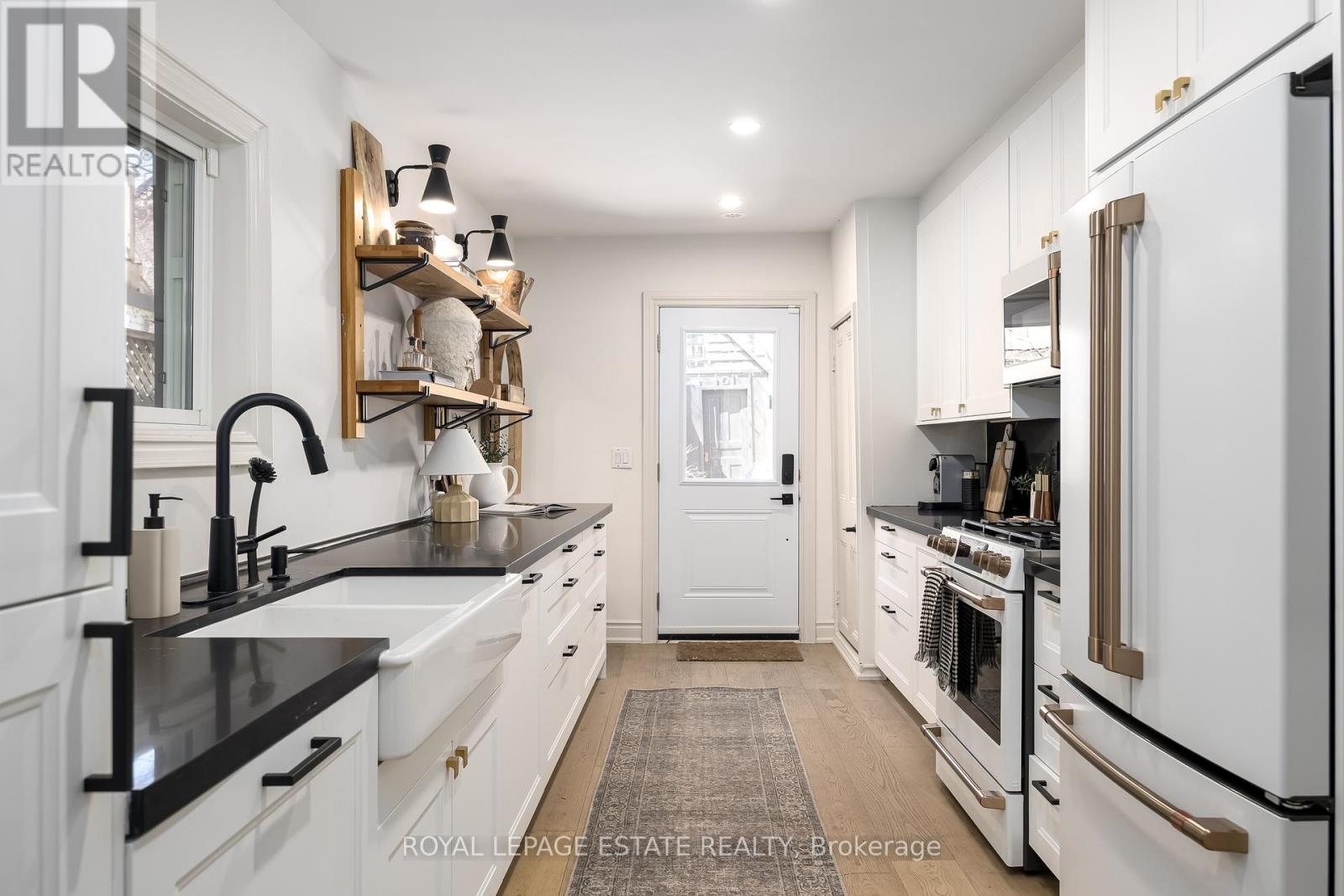 516 Eastern Avenue, Toronto, Ontario  M4M 1C7 - Photo 9 - E13055924