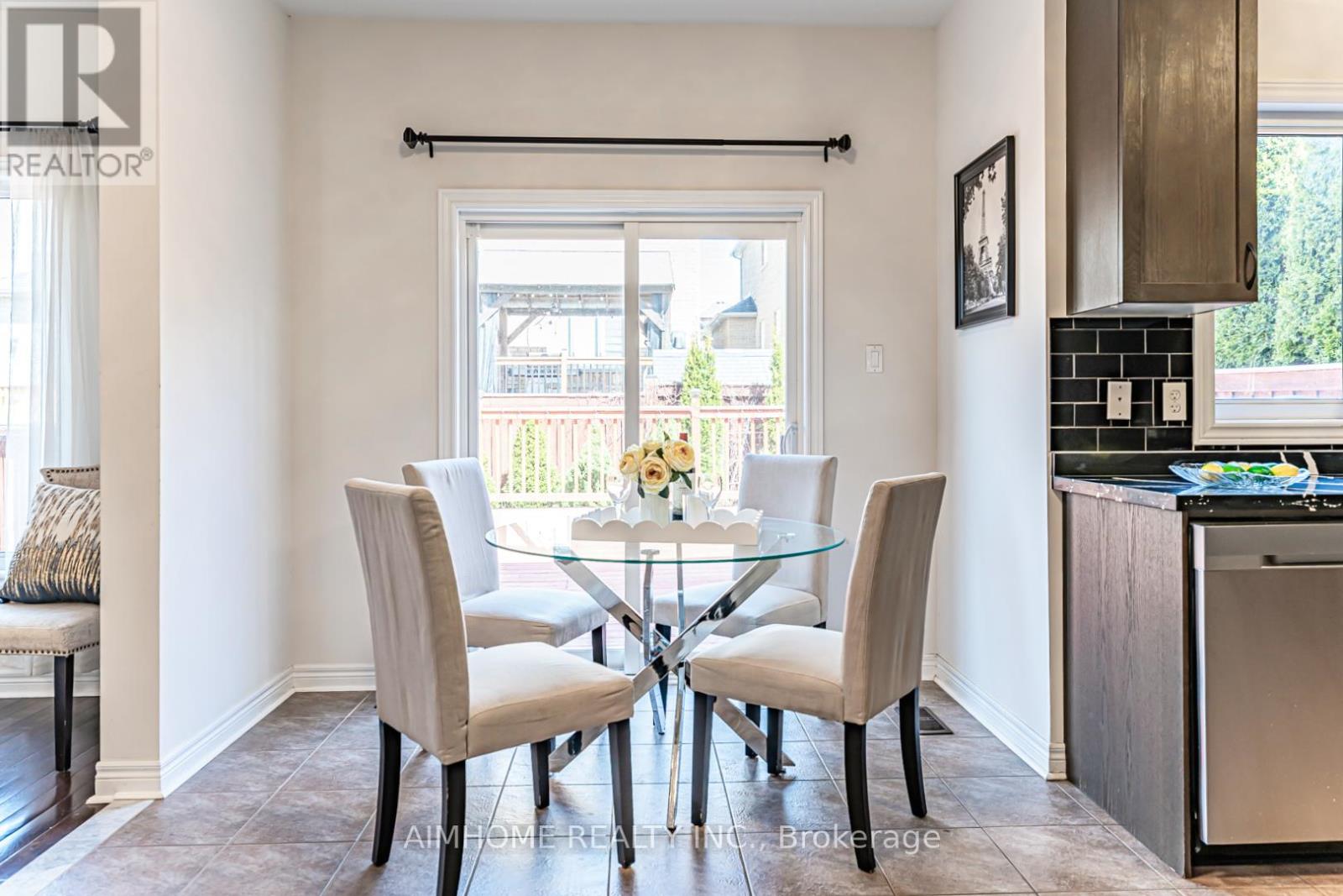 223 Emma Broadbent Court, Newmarket (Woodland Hill), Ontario  L3X 3K8 - Photo 21 - N13055942