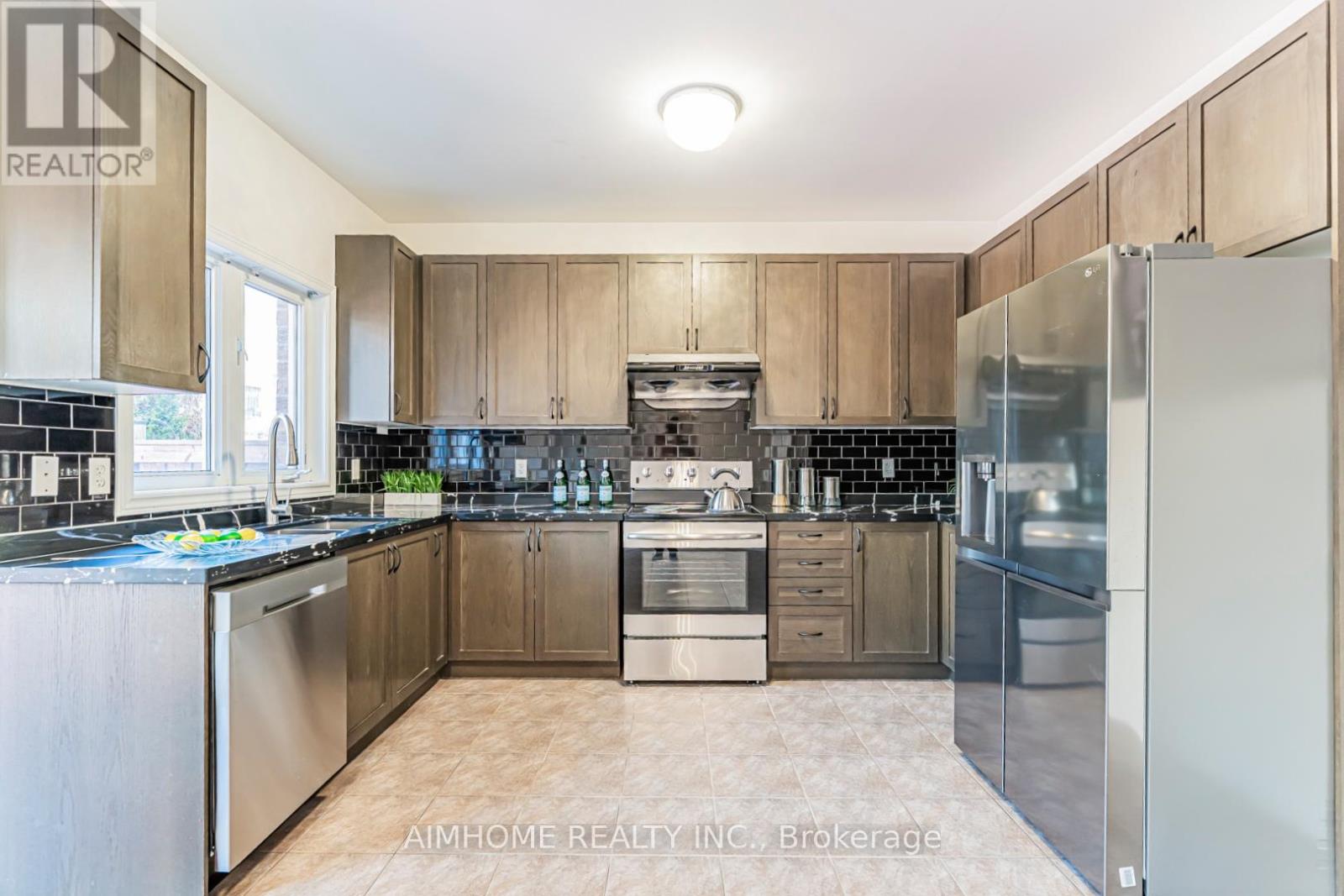 223 Emma Broadbent Court, Newmarket (Woodland Hill), Ontario  L3X 3K8 - Photo 23 - N13055942