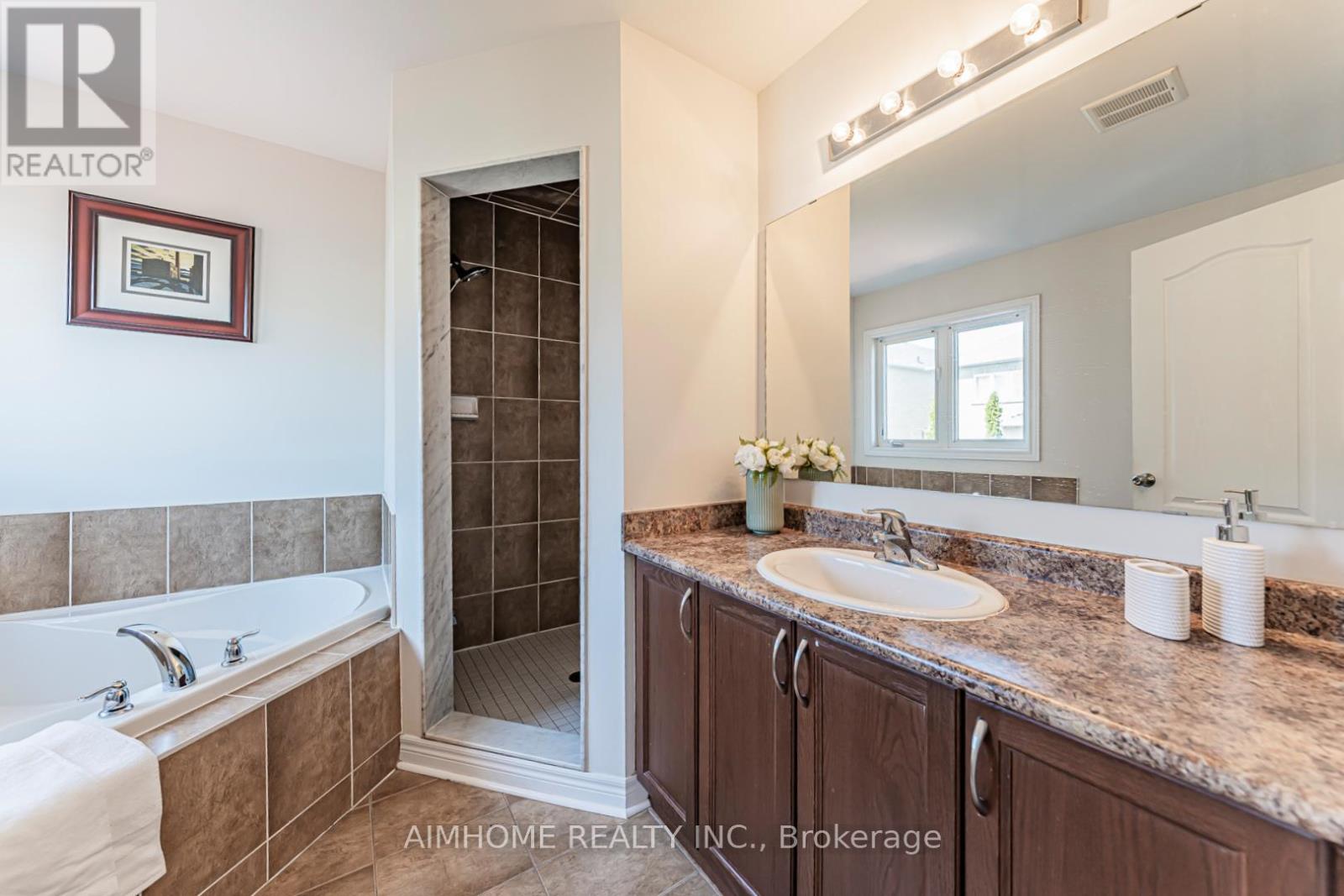 223 Emma Broadbent Court, Newmarket (Woodland Hill), Ontario  L3X 3K8 - Photo 33 - N13055942