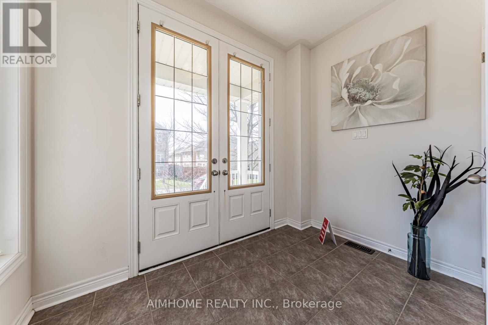 223 Emma Broadbent Court, Newmarket (Woodland Hill), Ontario  L3X 3K8 - Photo 6 - N13055942