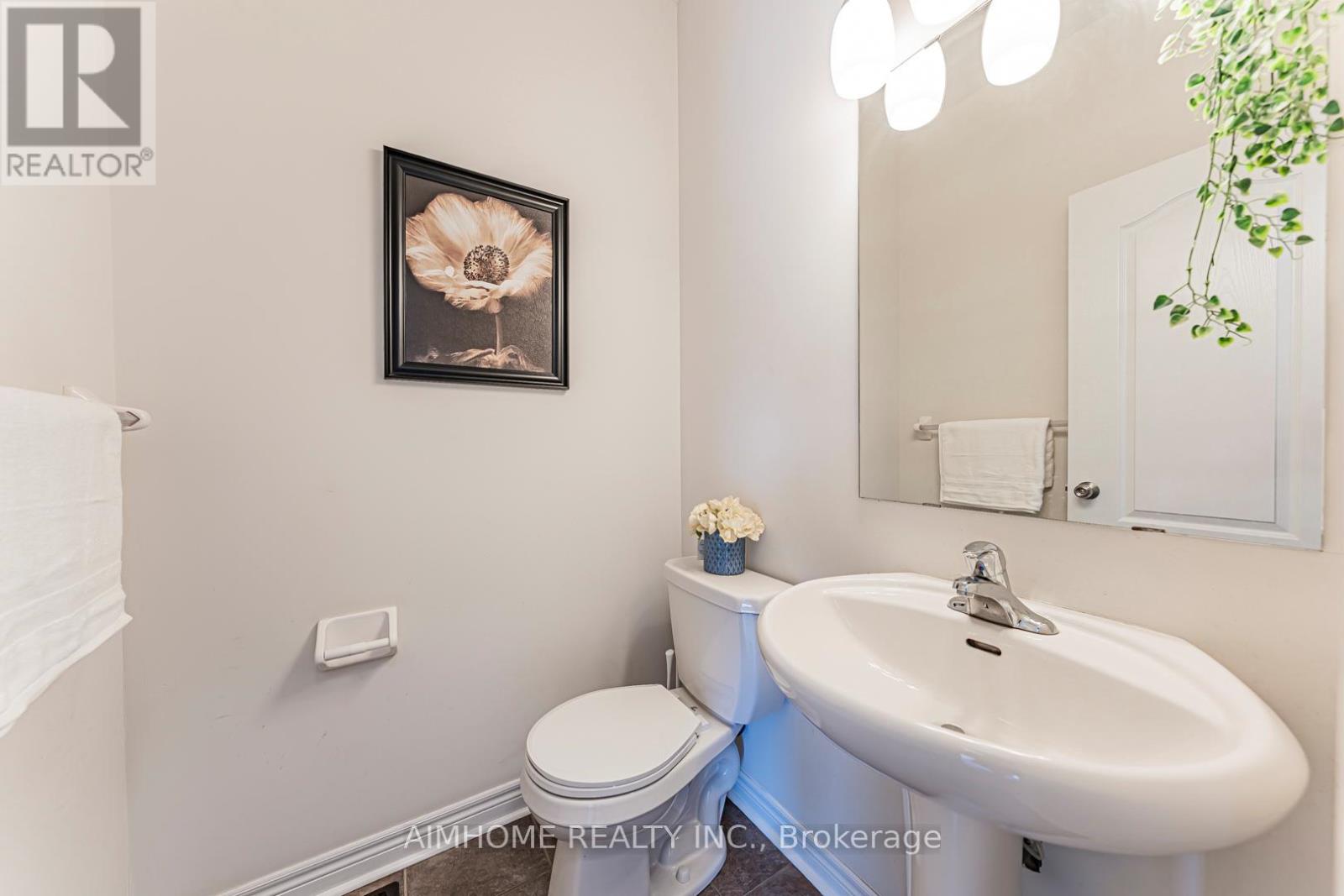 223 Emma Broadbent Court, Newmarket (Woodland Hill), Ontario  L3X 3K8 - Photo 8 - N13055942