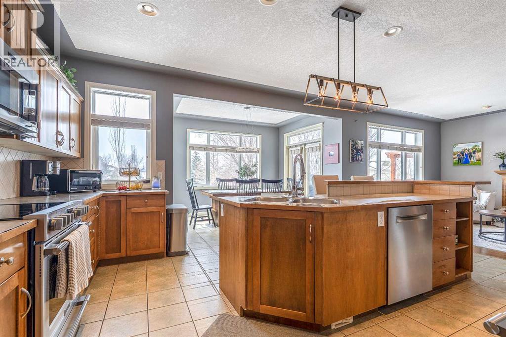 812 Coopers Drive SW, Airdrie, Alberta  T4B 2W3 - Photo 4 - A2305355