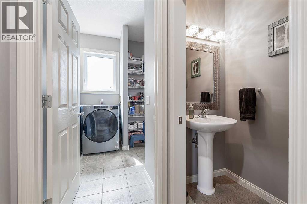 812 Coopers Drive SW, Airdrie, Alberta  T4B 2W3 - Photo 32 - A2305355