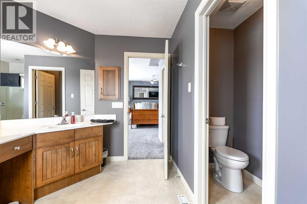 812 Coopers Drive SW, Airdrie, Alberta  T4B 2W3 - Photo 25 - A2305355