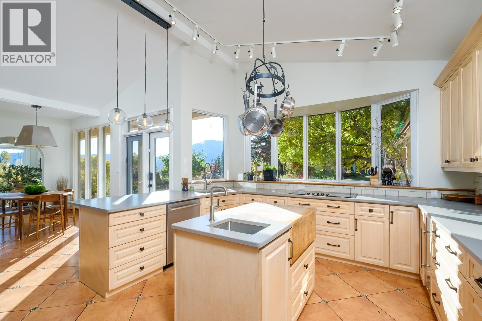 2302 Happy Valley Road, Rossland, British Columbia  V0G 1Y0 - Photo 19 - 10366069