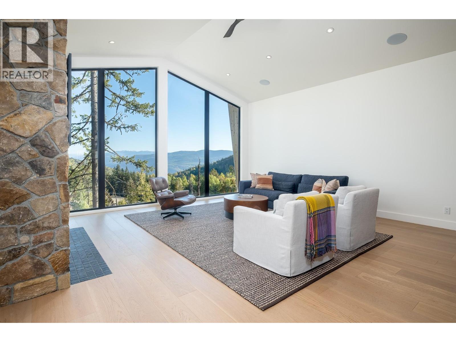 322 Larch Terrace, Rossland, British Columbia