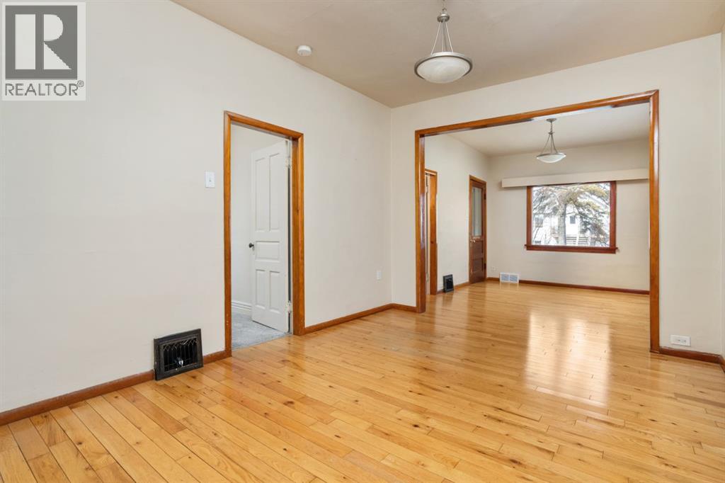 5015 52a Street, Camrose, Alberta  T4V 3Y7 - Photo 9 - A2305313