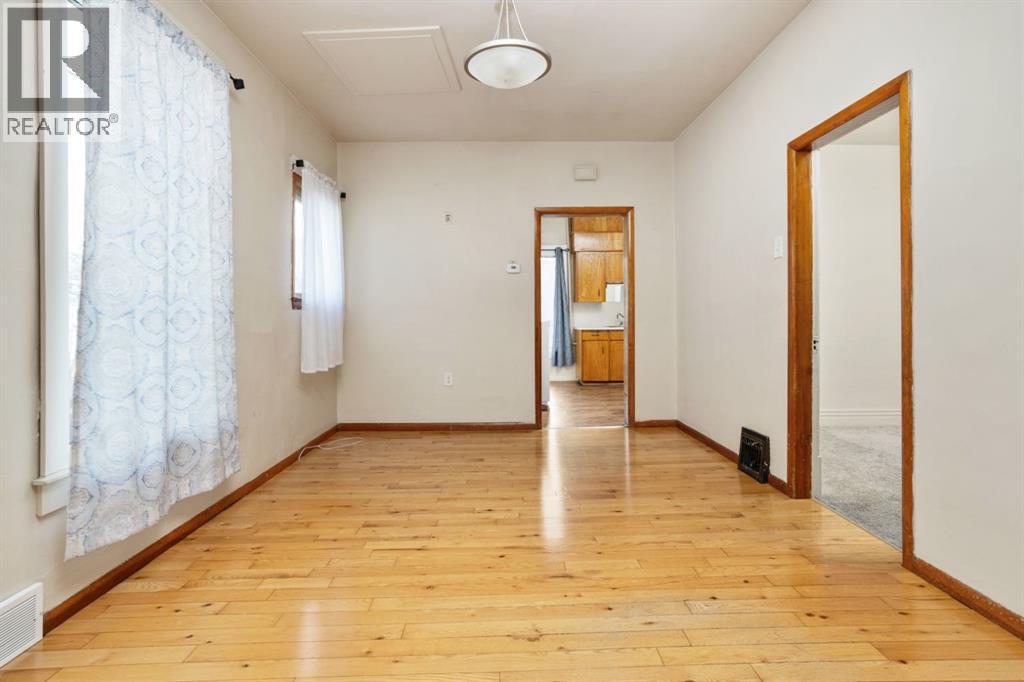 5015 52a Street, Camrose, Alberta  T4V 3Y7 - Photo 12 - A2305313