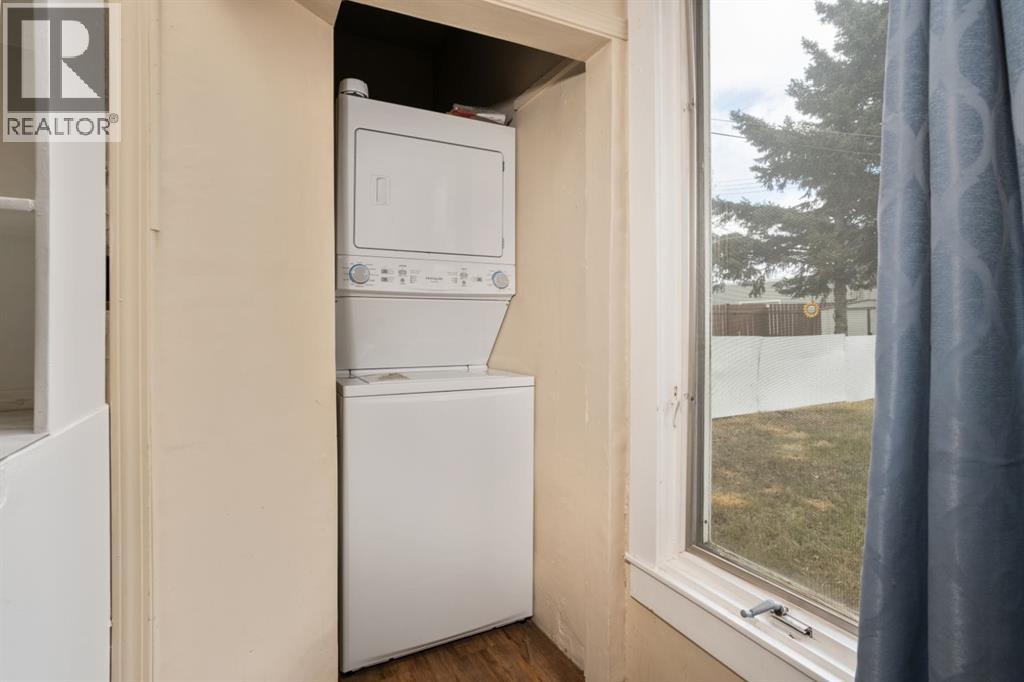 5015 52a Street, Camrose, Alberta  T4V 3Y7 - Photo 7 - A2305313