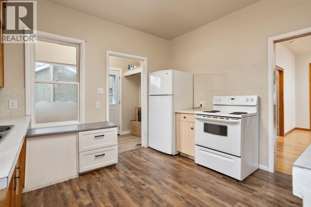 5015 52a Street, Camrose, Alberta  T4V 3Y7 - Photo 4 - A2305313