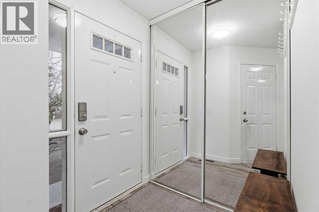 310 Hawkstone Manor Nw, Calgary, Alberta  T3G 2X2 - Photo 2 - A2306089